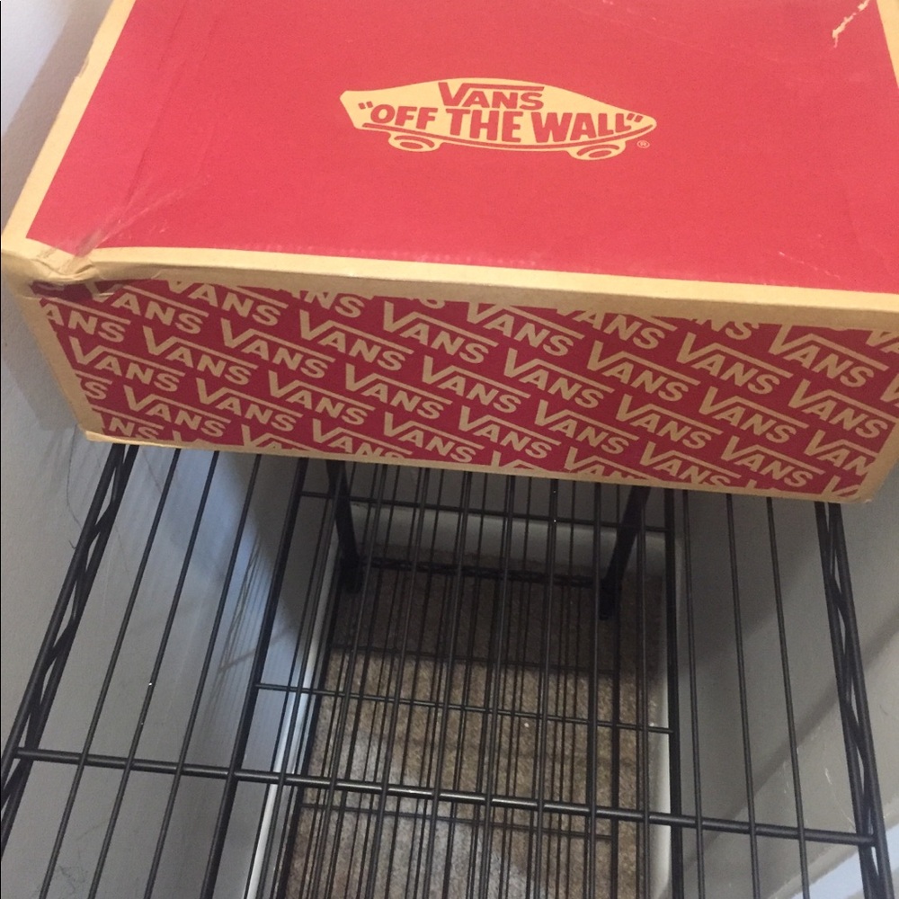 Vans - Picture 2 of 5